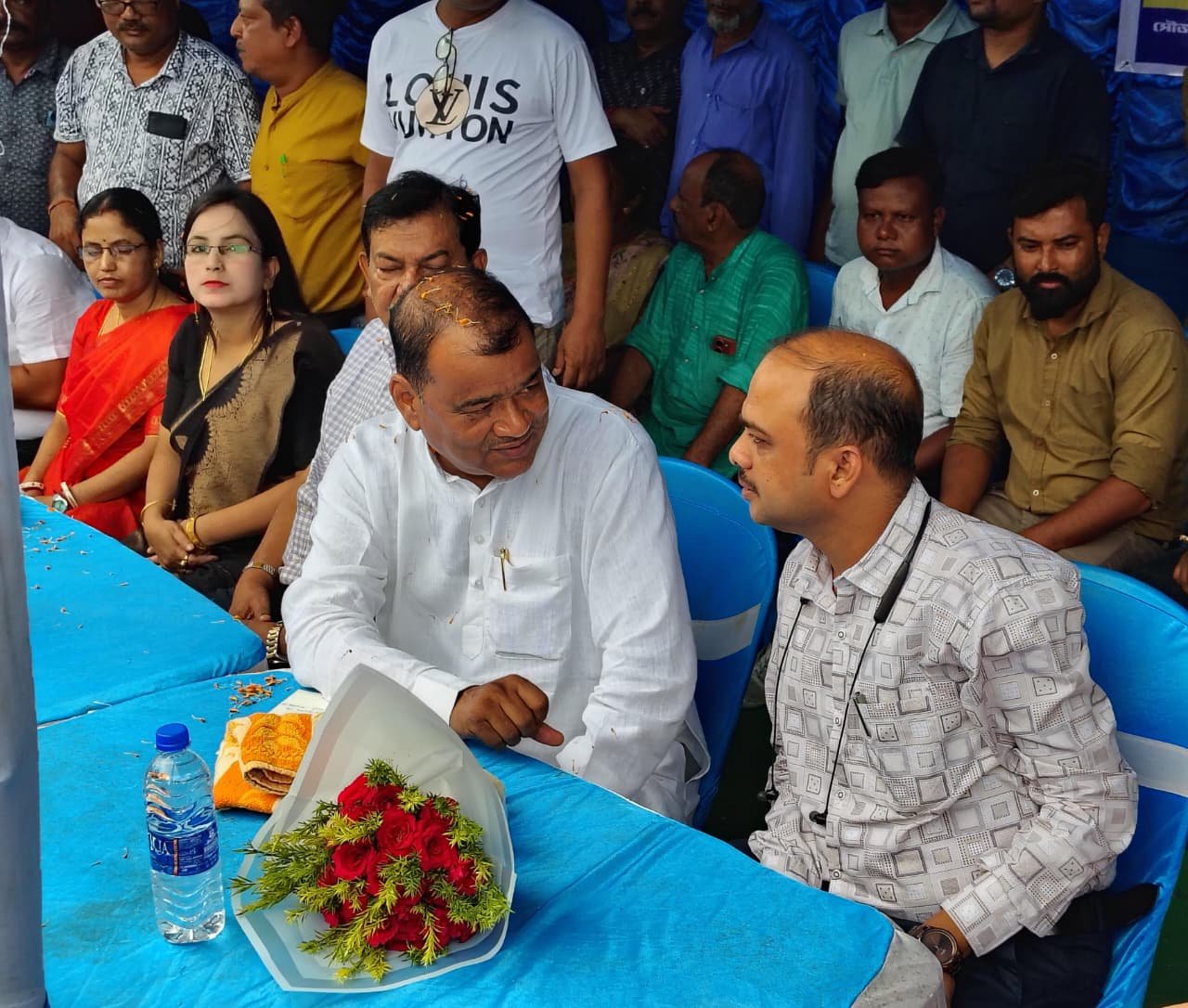 সাধারণ মানুষের সমস্যার কথা শুনলেন মন্ত্রী আখরুজ্জামান